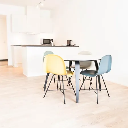 Spacious And Cool 2-bed By The Harbour *